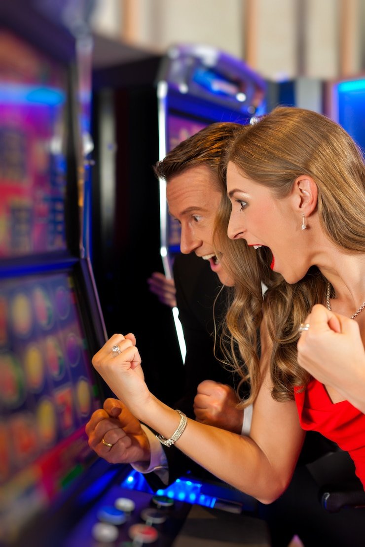 Mobile interface showing Thomas Cup prediction ticket creation on rajadewa slot
